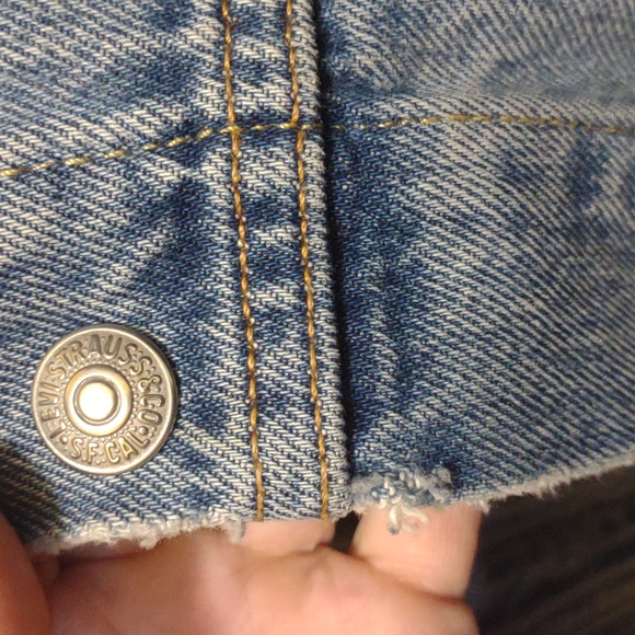 Men's Levi's Distressed Denim Jacket With Gray Sleeves And Hood, XL - Picture 2 of 6